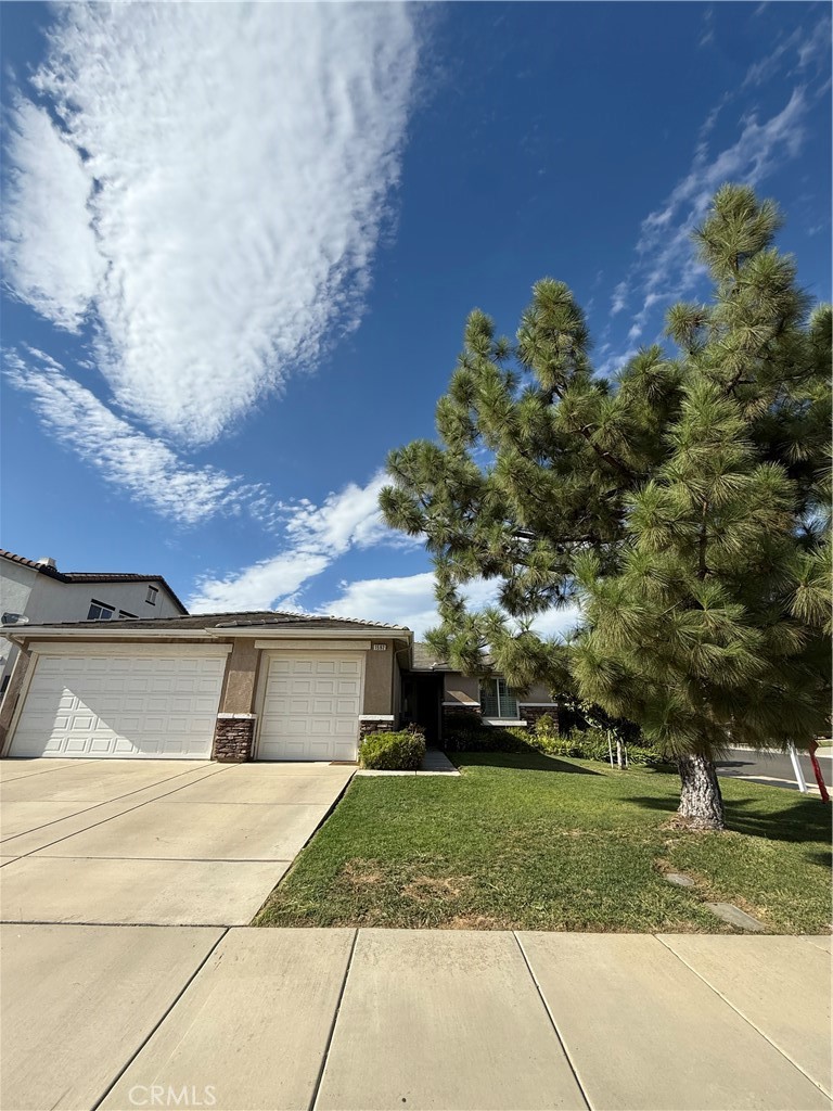 1592 Flora Property Photo 4