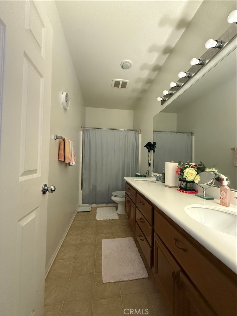 1592 Flora Property Photo 10