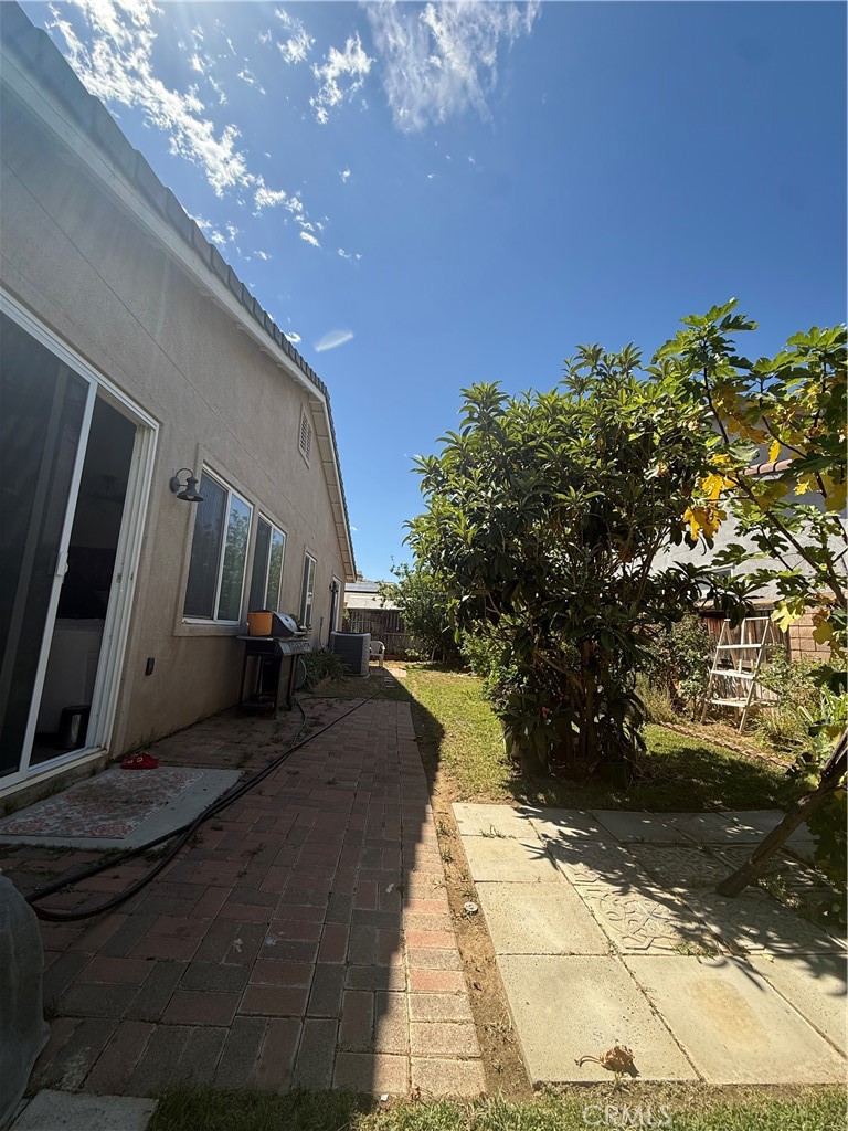 1592 Flora Property Photo 23