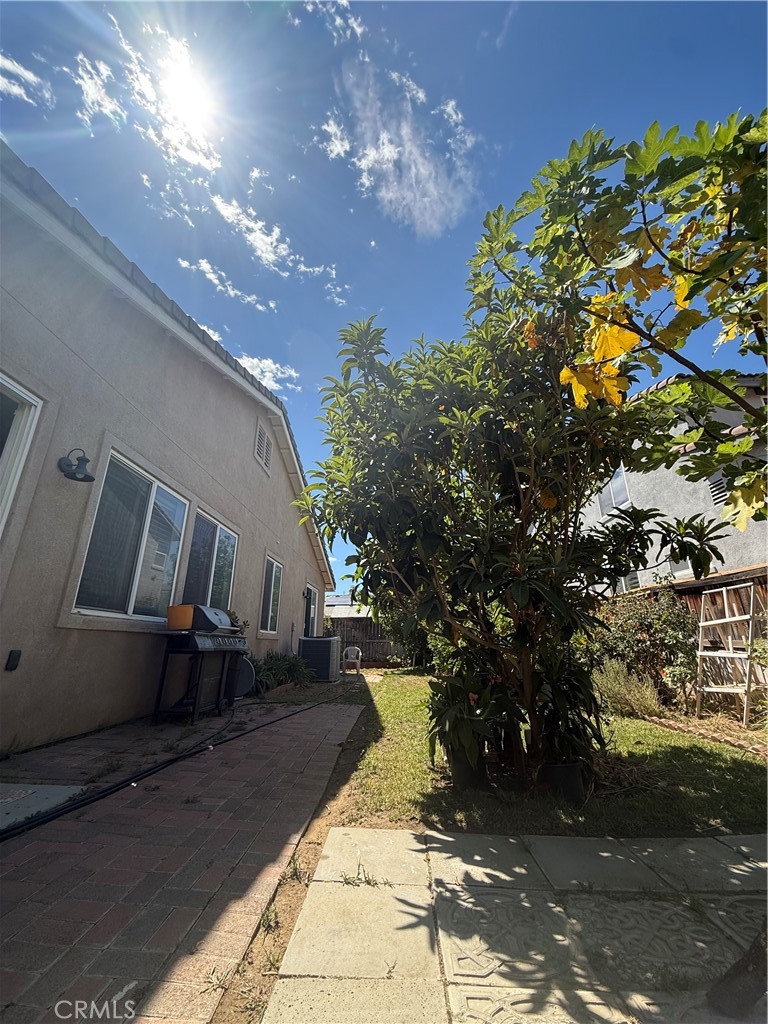 1592 Flora Property Photo 25