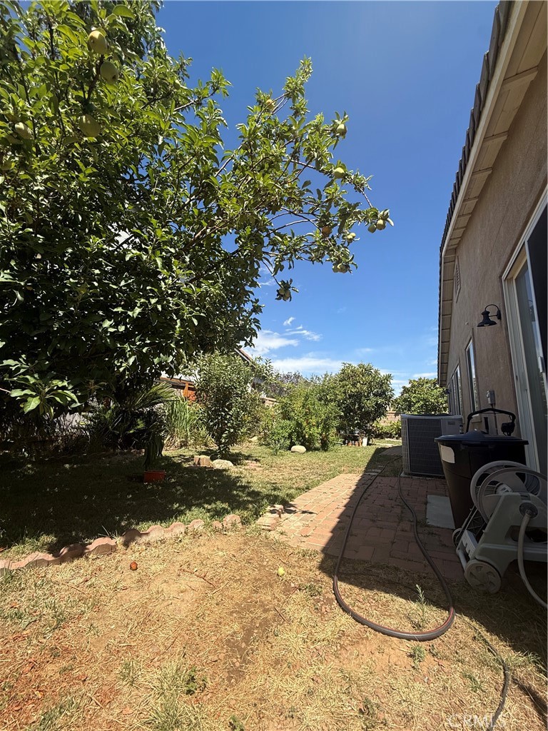 1592 Flora Property Photo 27
