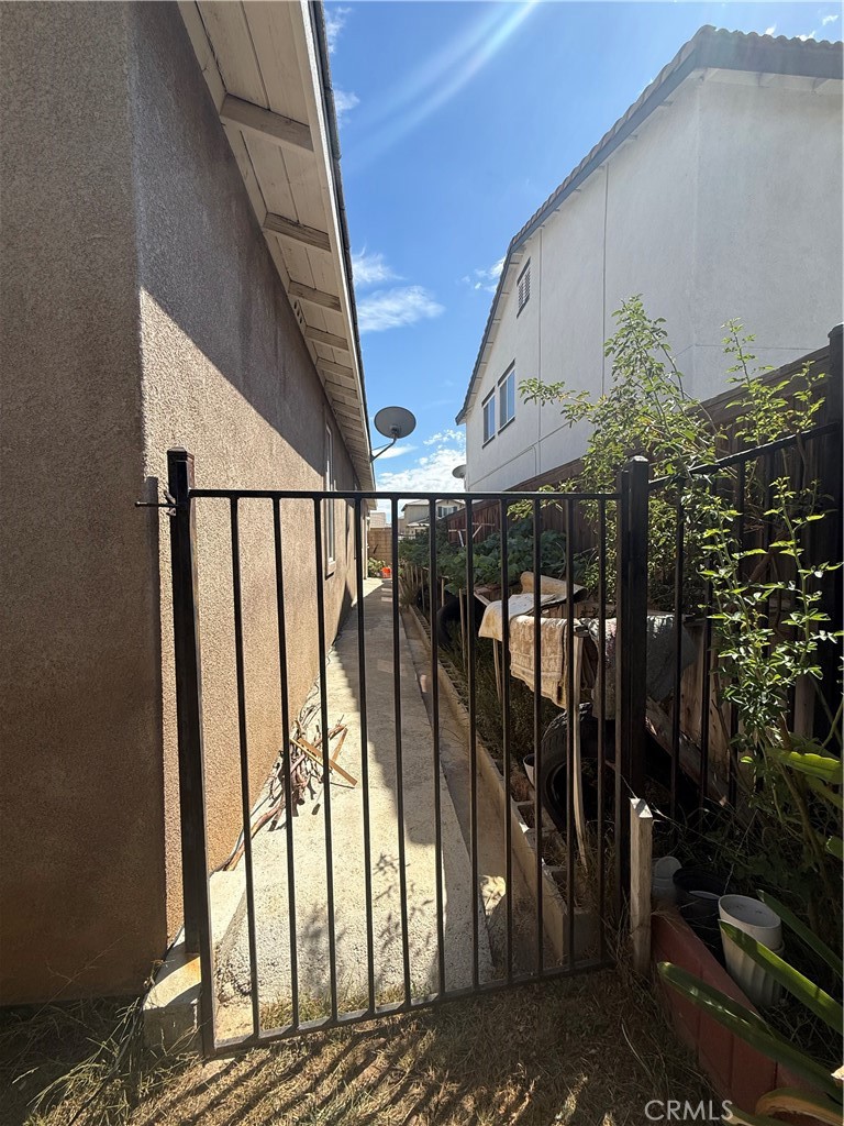 1592 Flora Property Photo 29