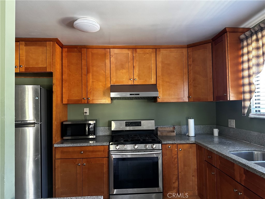 23301 Hamlin Property Photo 7
