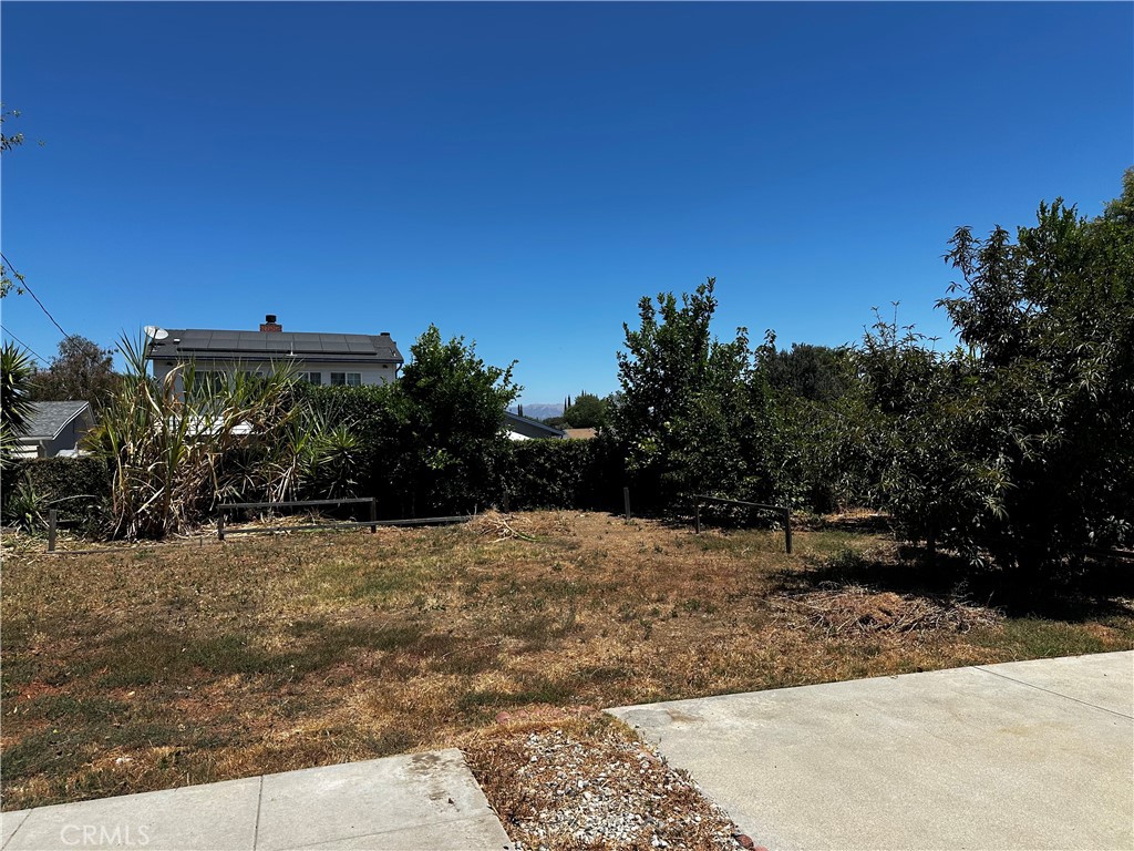 23301 Hamlin Property Photo 17