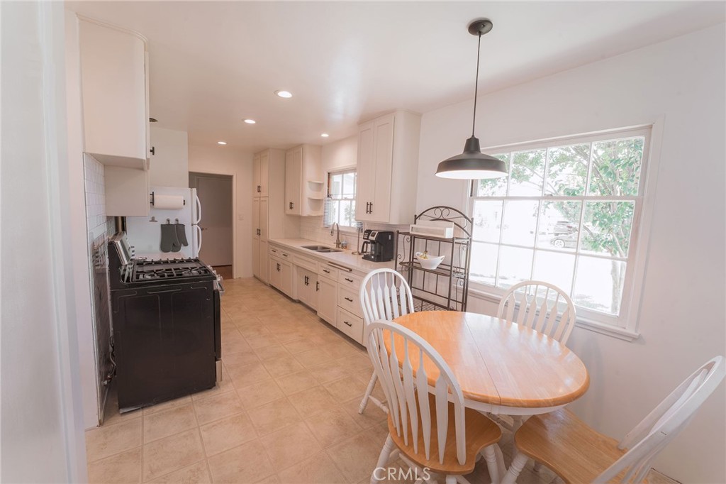 228 E Hurst Property Photo 2