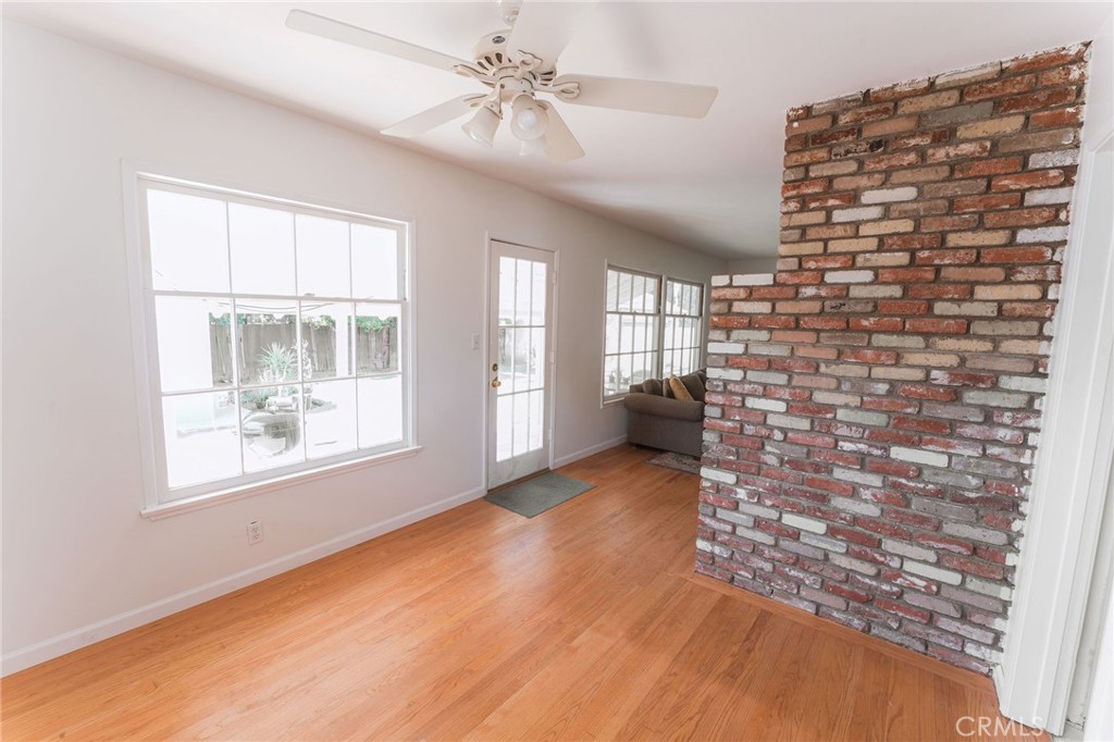 228 E Hurst Property Photo 4