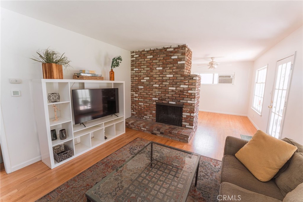 228 E Hurst Property Photo 5