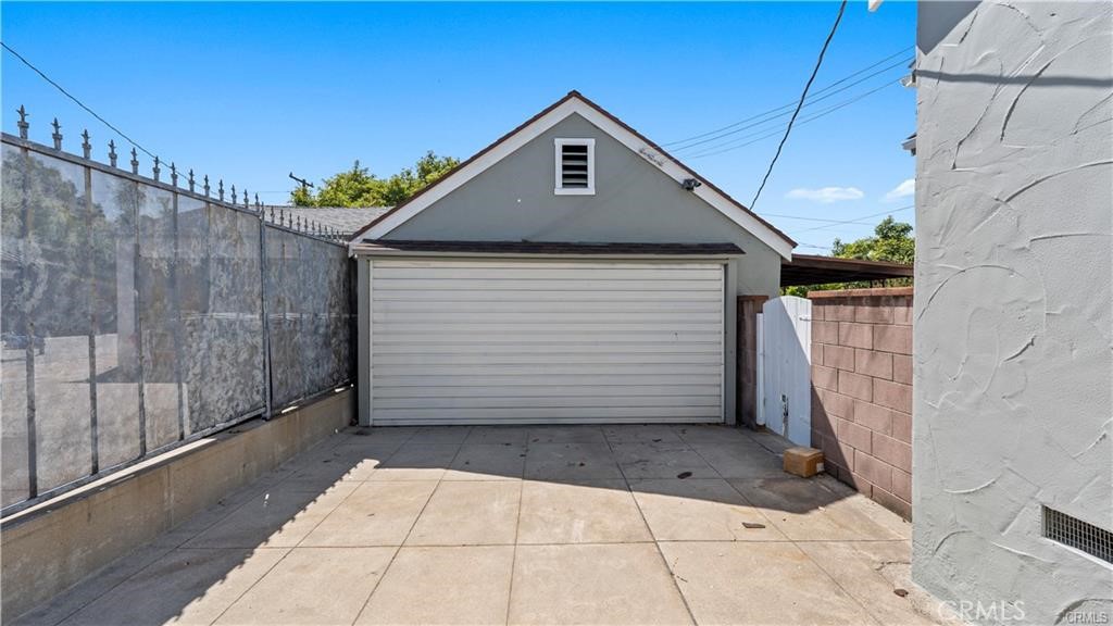 1230 Spazier Avenue Property Photo 5