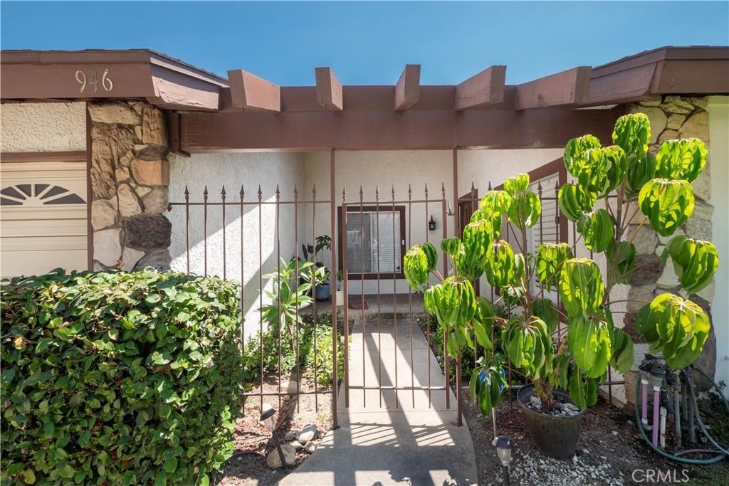 946 Coronado Property Photo 7