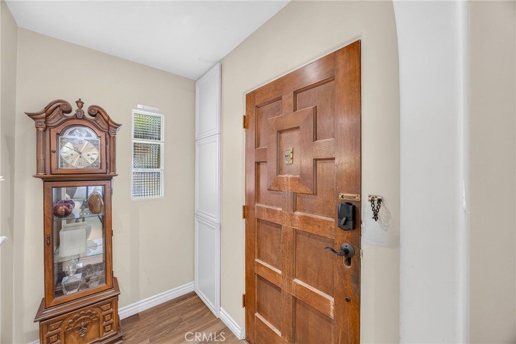 306 E 5th Property Photo 5