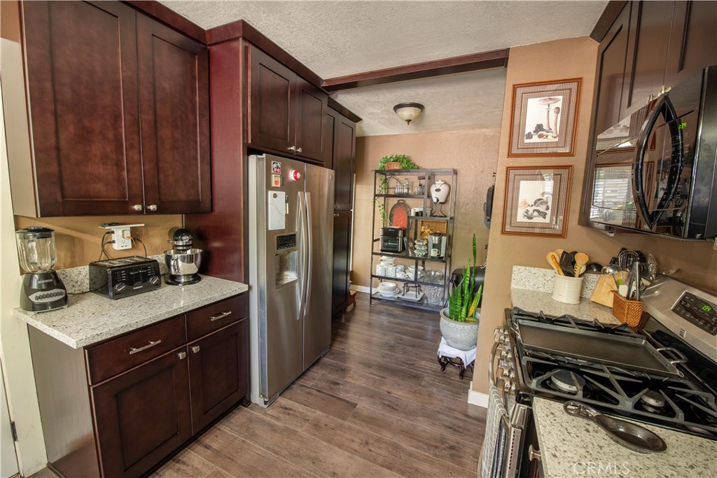 23914 Wildwood Property Photo 5