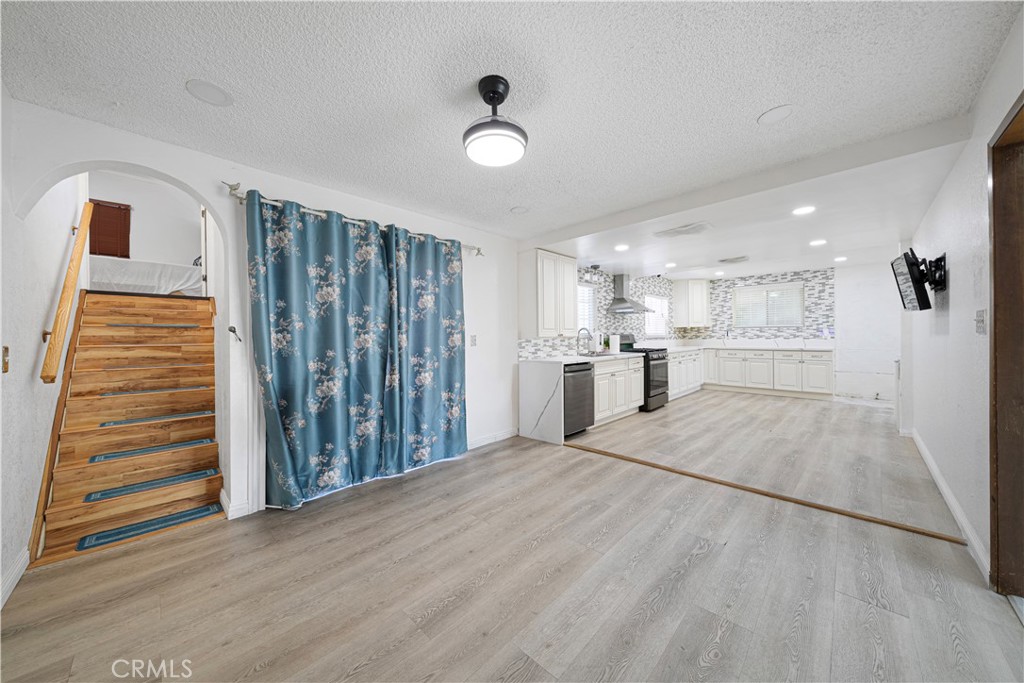 5442 Sepulveda Property Photo 8