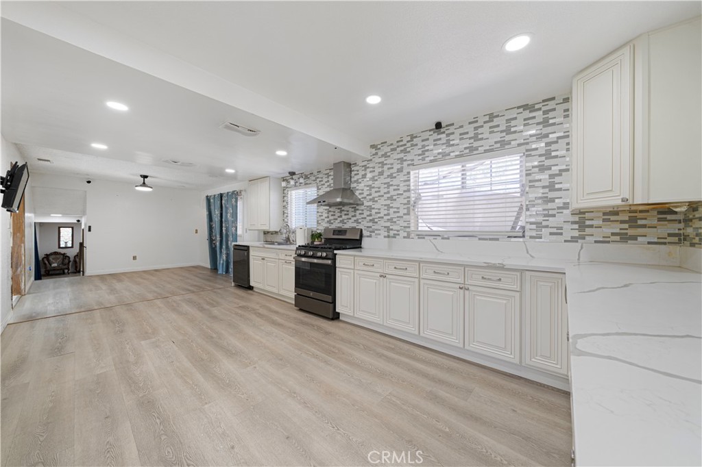 5442 Sepulveda Property Photo 12