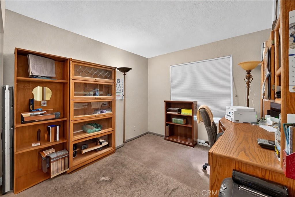 880 Kimbark Property Photo 8