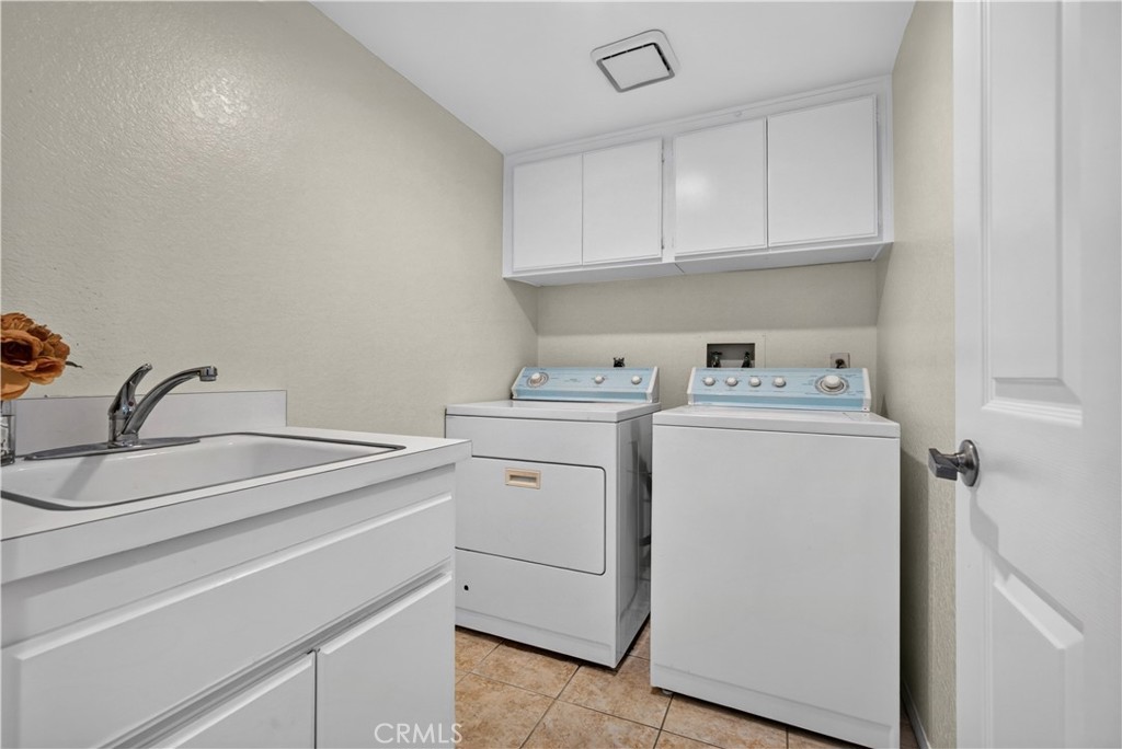3133 E Hillside Drive Property Photo 41