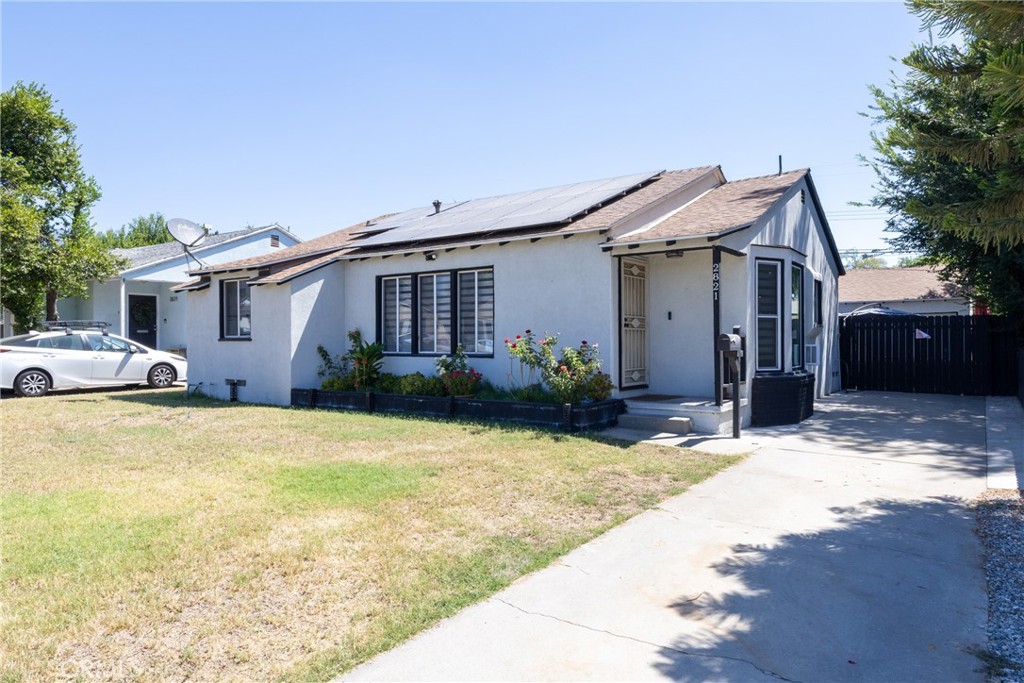2821 Cedar Property Photo 4