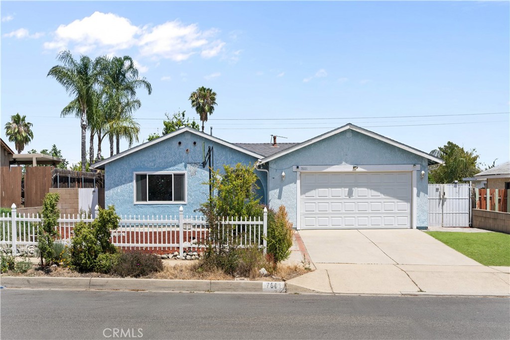 7601 Fennel Property Photo 3