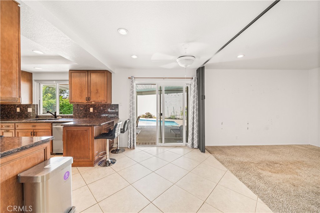 1400 Blossom Property Photo 9