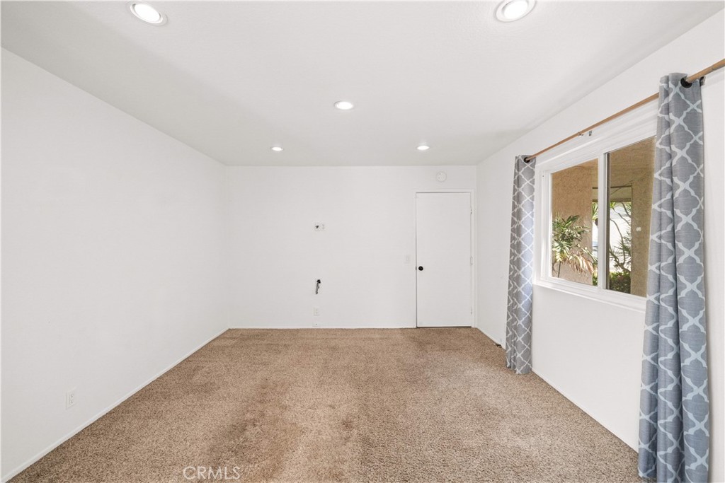 1400 Blossom Property Photo 11
