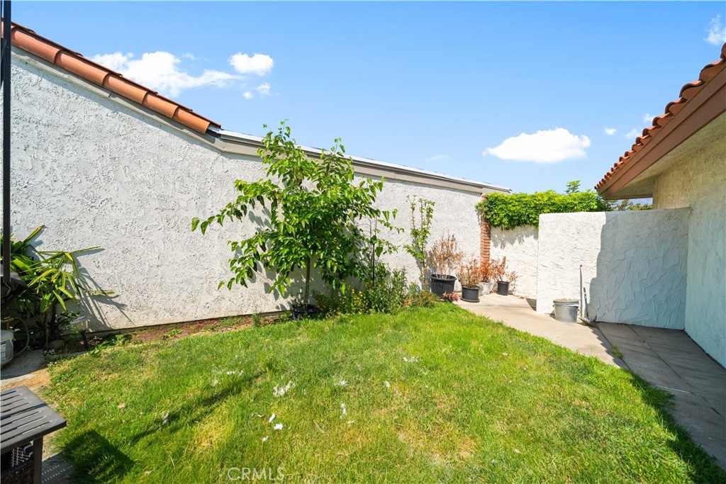 1400 Blossom Property Photo 32