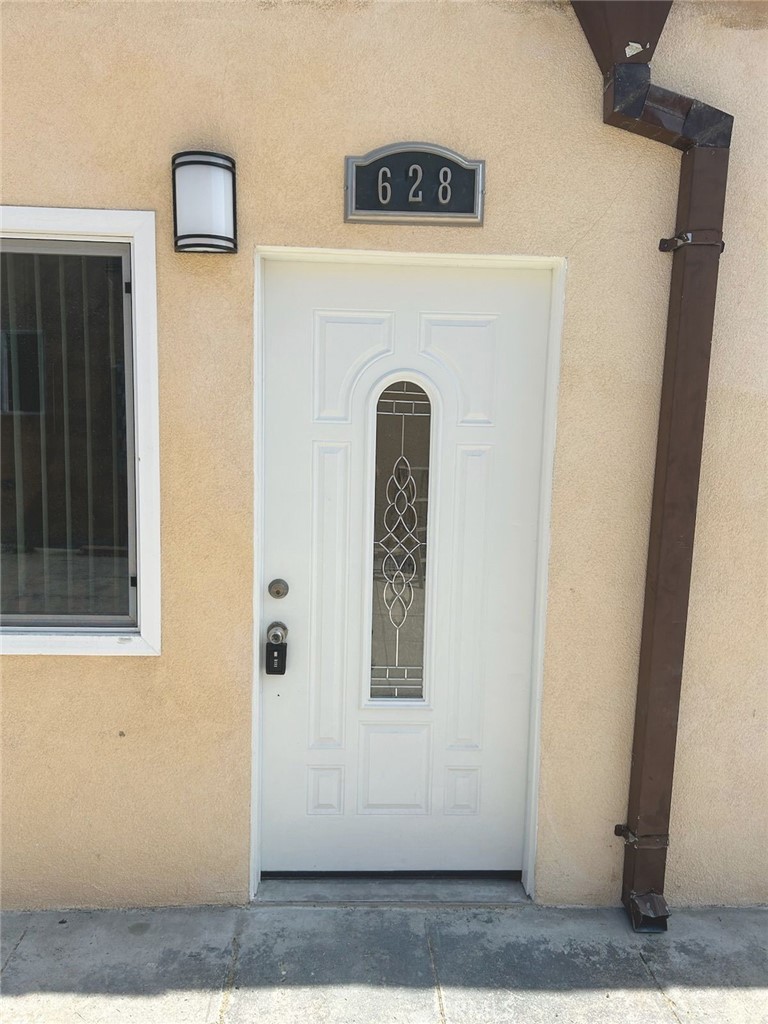 628 W 59th Place Property Photo 1