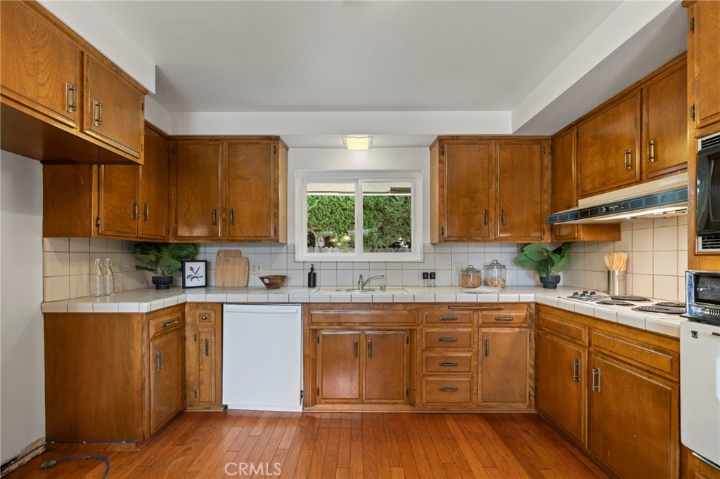 956 W 14th Street Property Photo 10