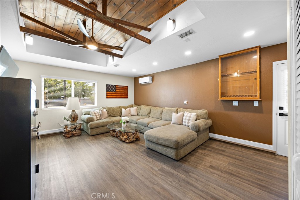 6639 Eastwood Property Photo 14
