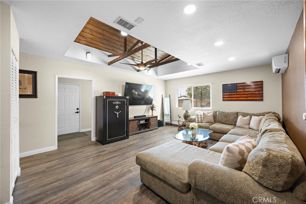 6639 Eastwood Property Photo 15