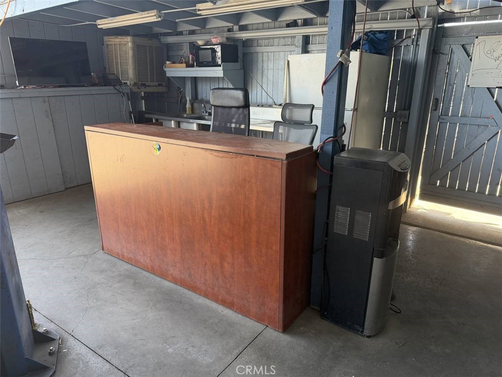360 N Central Property Photo 2