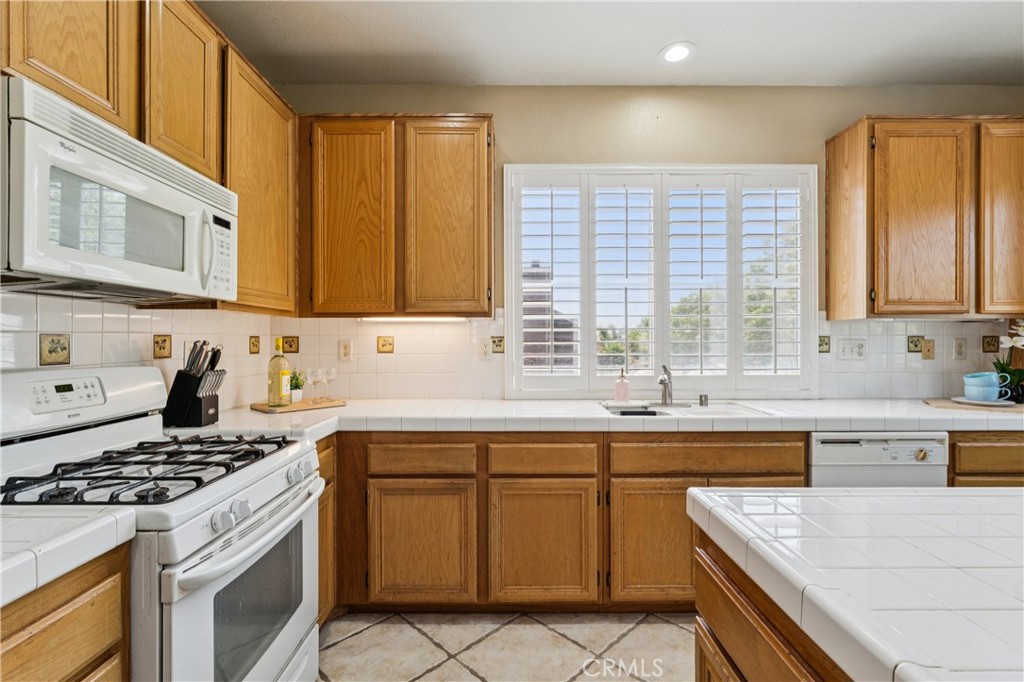5848 Pine Valley Drive Property Photo 6