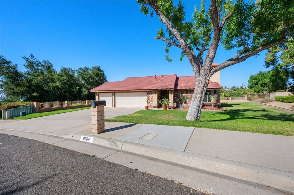 6304 Glen Aire Avenue Property Photo 5