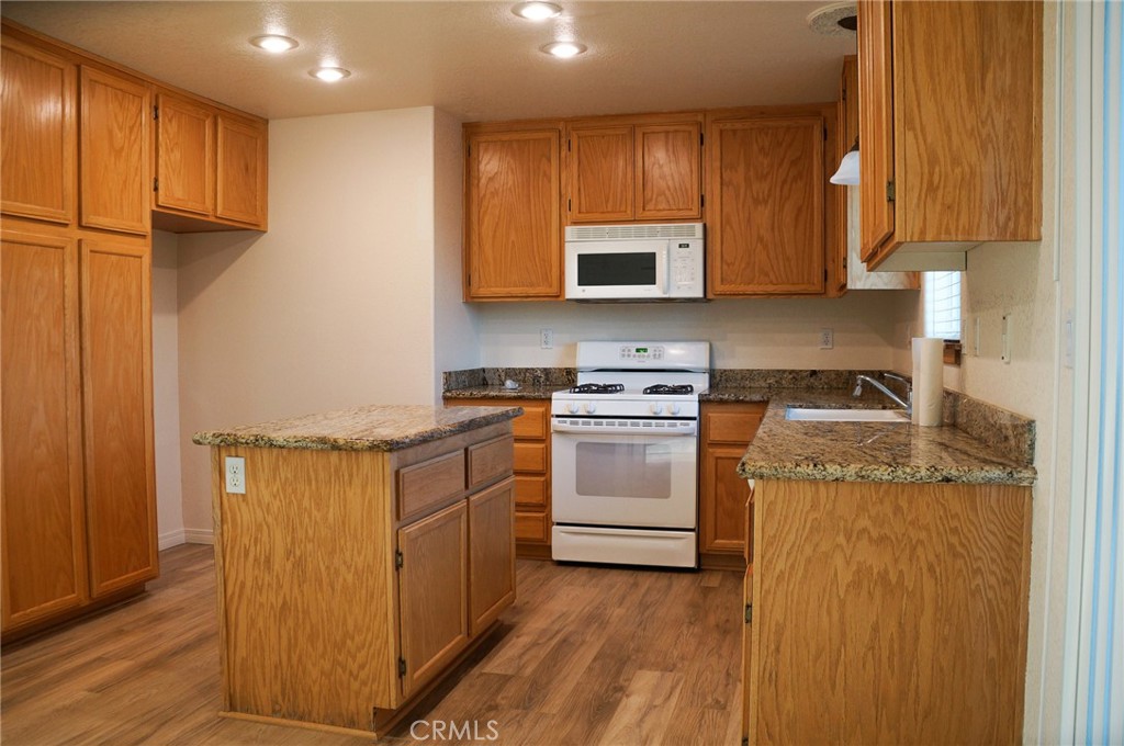 21432 Keller Court Property Photo 13