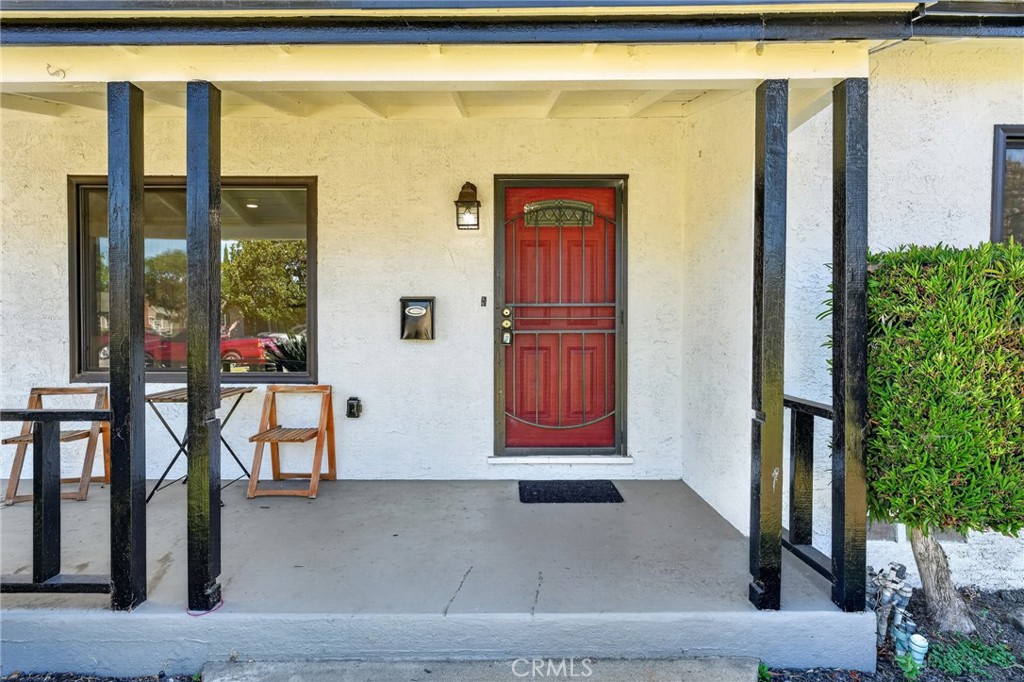 268 W Willow Property Photo 3