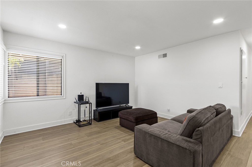 11736 1/2 215th Property Photo 5