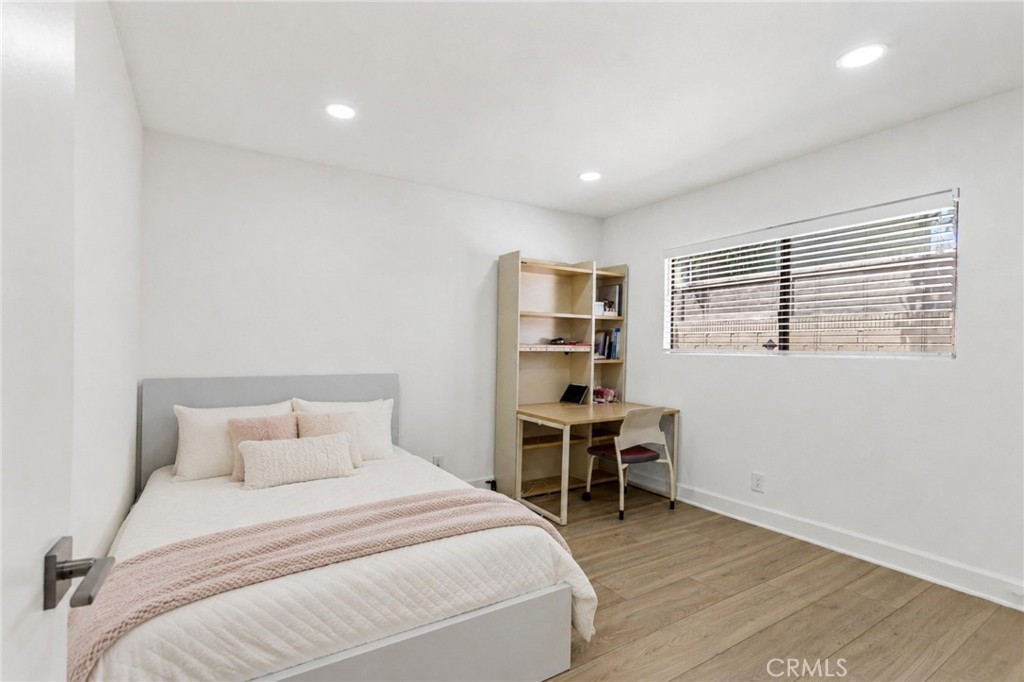 11736 1/2 215th Property Photo 15
