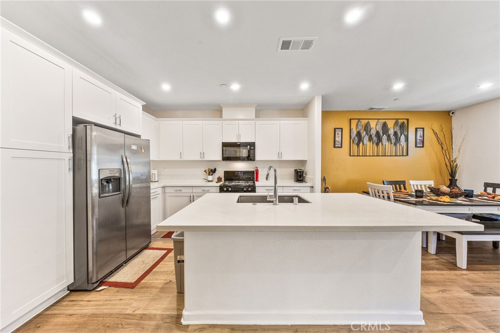 963 W Clover Avenue Property Photo 8