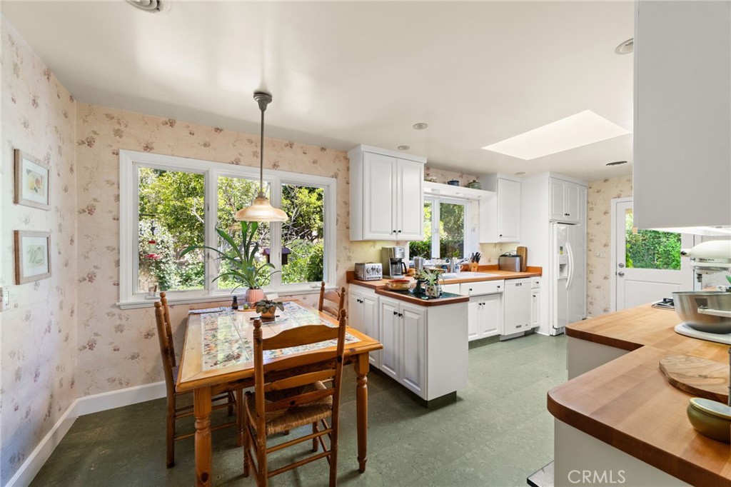 2449 Euclid Cres E Property Photo 12