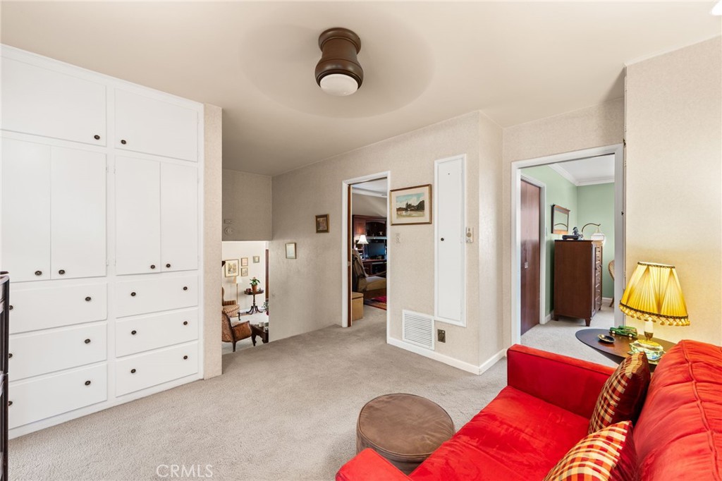 2449 Euclid Cres E Property Photo 15