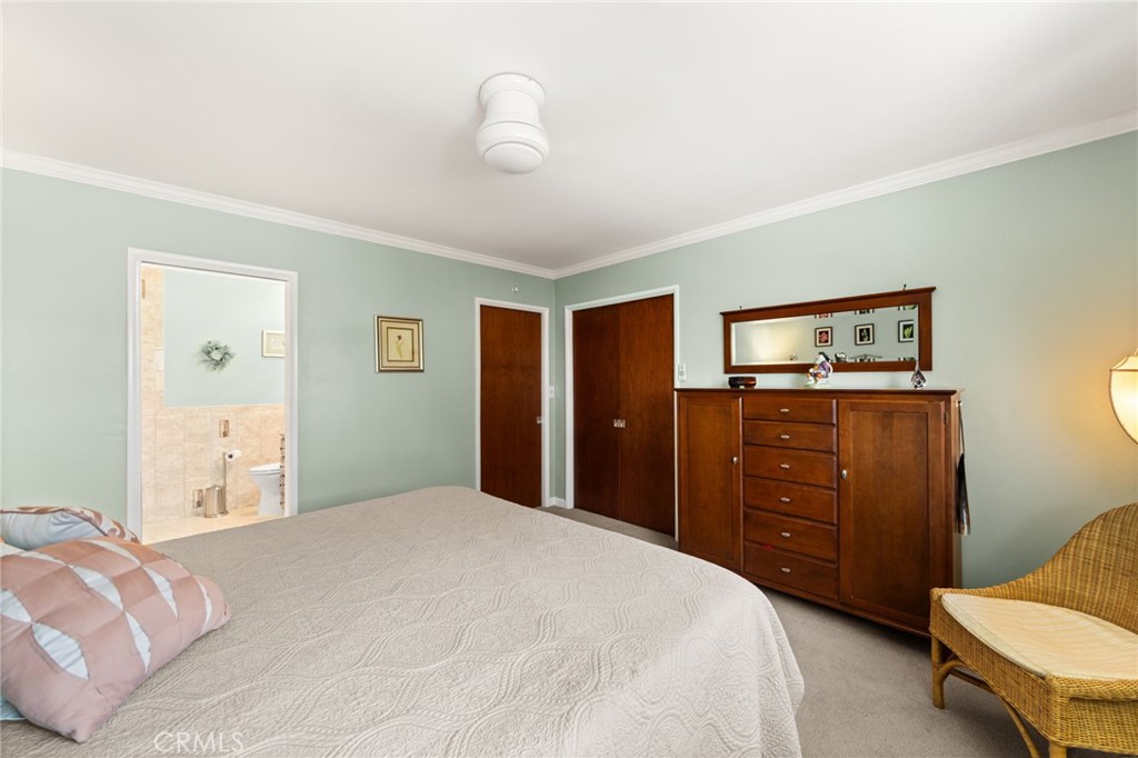 2449 Euclid Cres E Property Photo 17