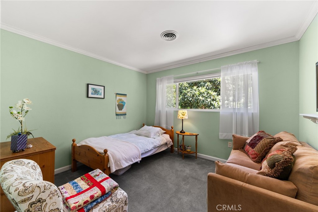 2449 Euclid Cres E Property Photo 22