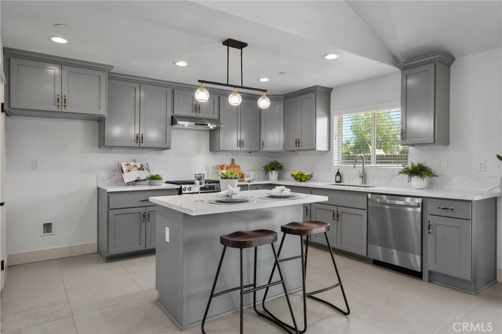 1238 Massachusetts Property Photo 4
