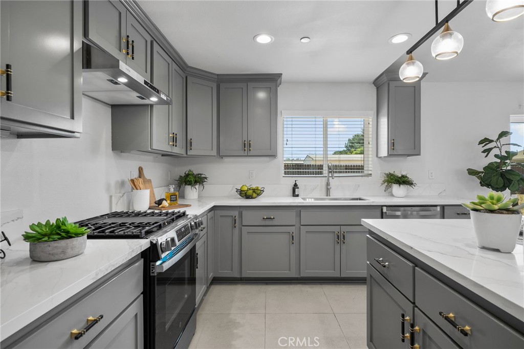 1238 Massachusetts Property Photo 5