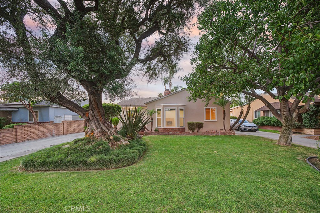 1107 E Larkwood Property Photo 1