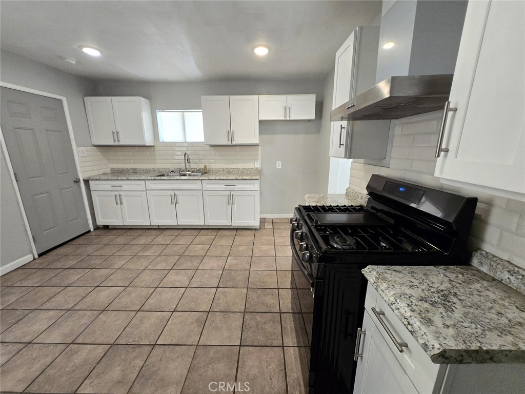 16466 Arrow Boulevard 2 Property Photo 4