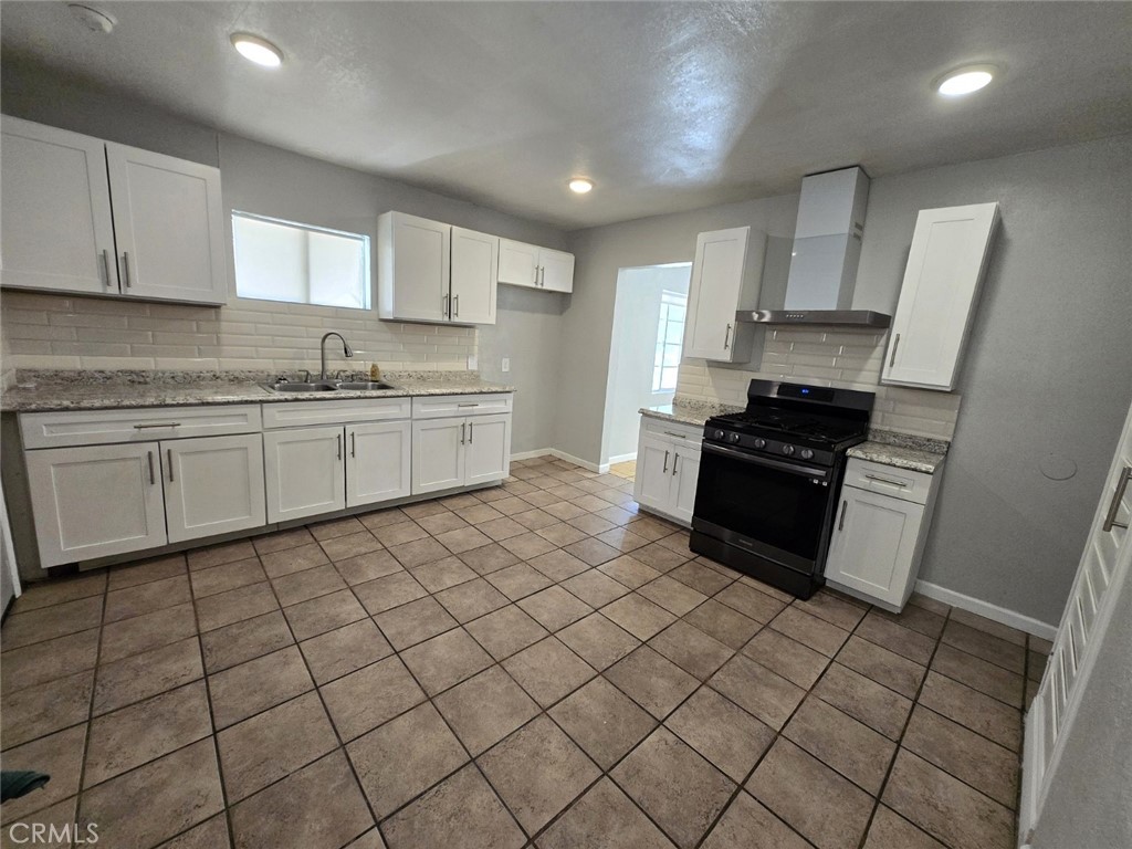 16466 Arrow Boulevard 2 Property Photo 5