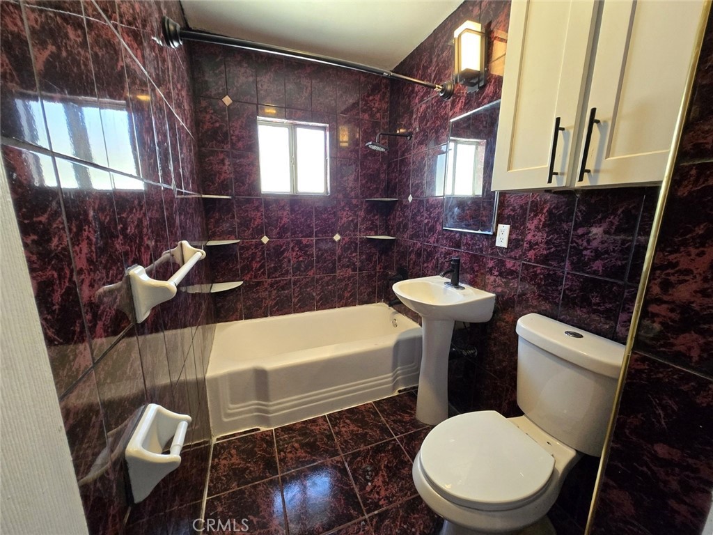 16466 Arrow Boulevard 2 Property Photo 8