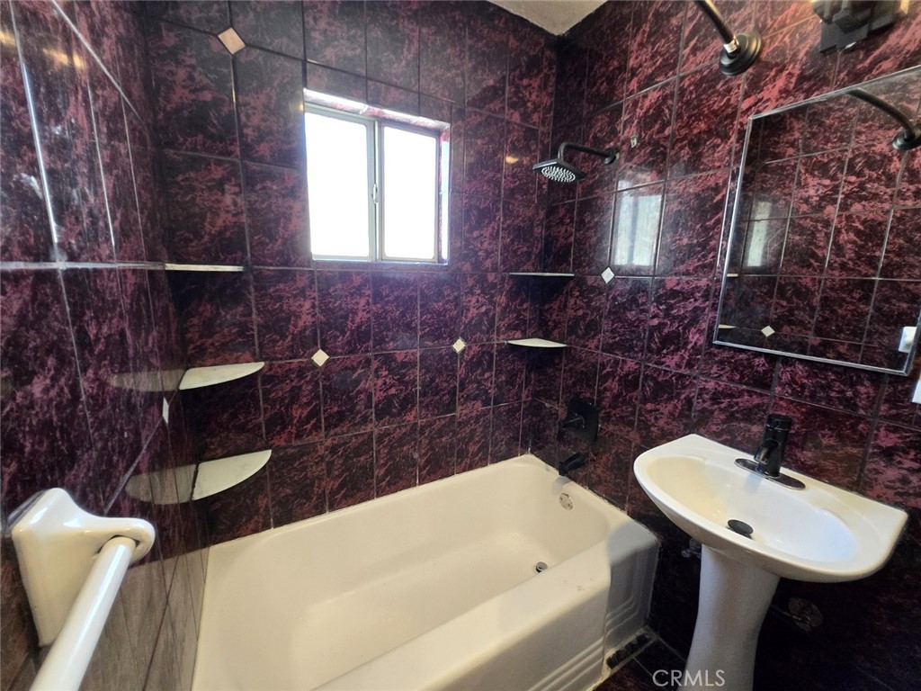 16466 Arrow Boulevard 2 Property Photo 9
