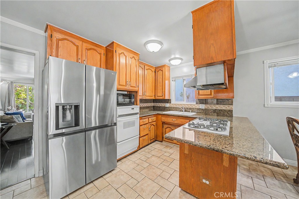 2456 Endicott Property Photo 7