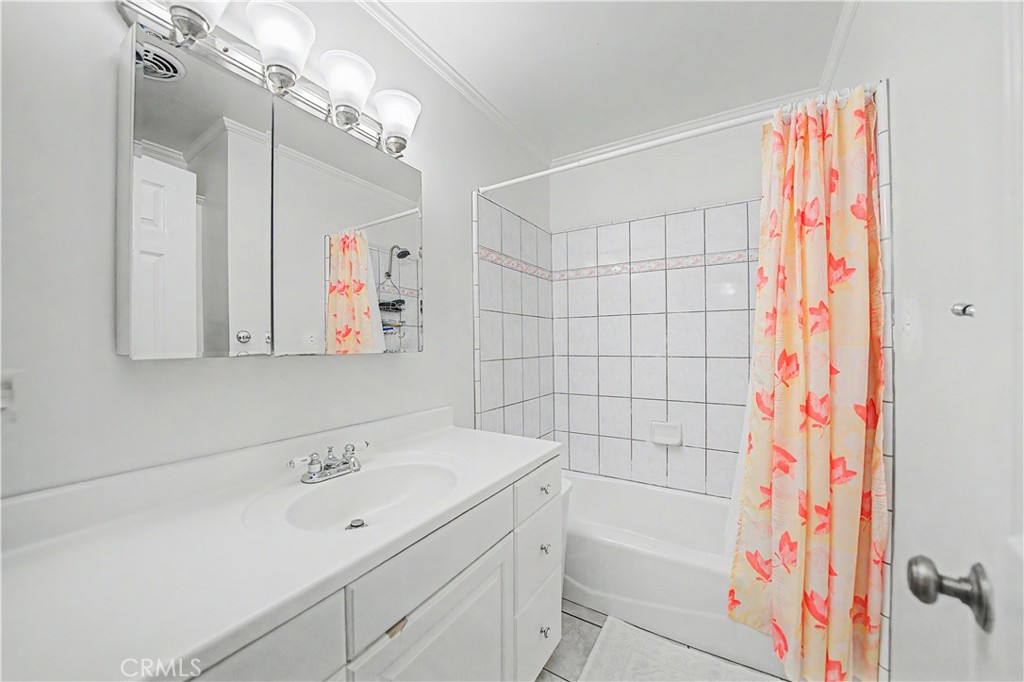2456 Endicott Property Photo 11