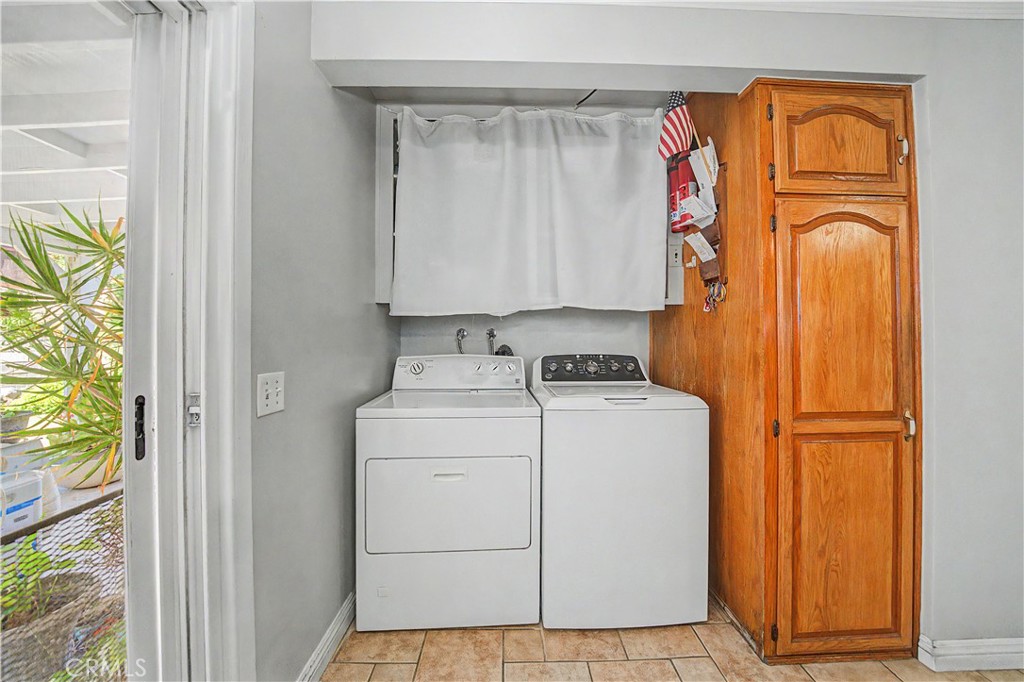 2456 Endicott Property Photo 16